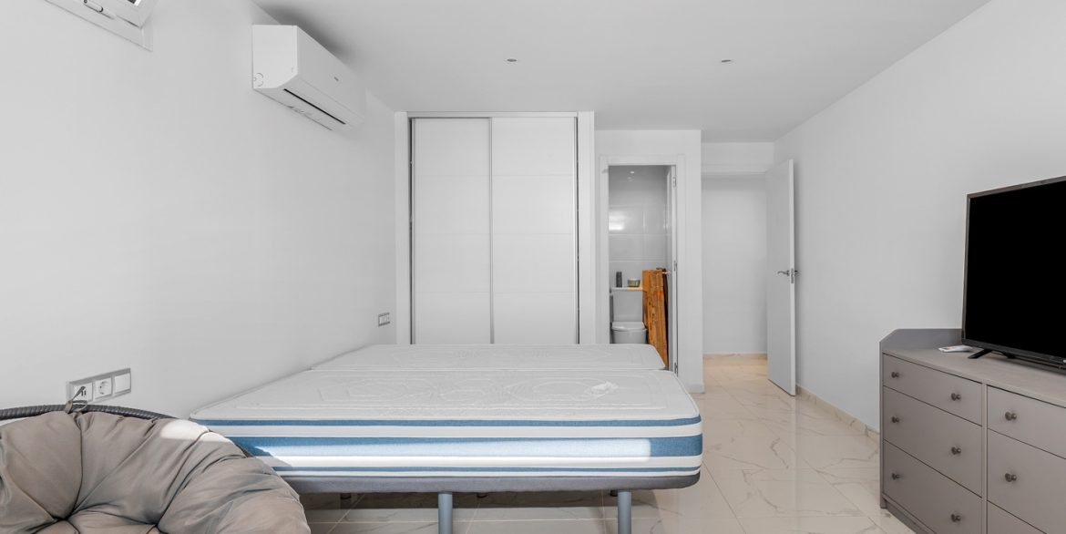 o_1jbkp8sdbrop168fdog19hj1en934