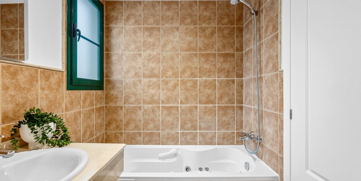 o_1jcki67vk1j8m1ktu17c811hh12cs3d