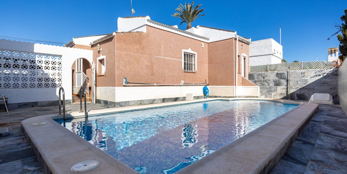 o_1jcr5mqlt1g9t371vcp1do01fid4b