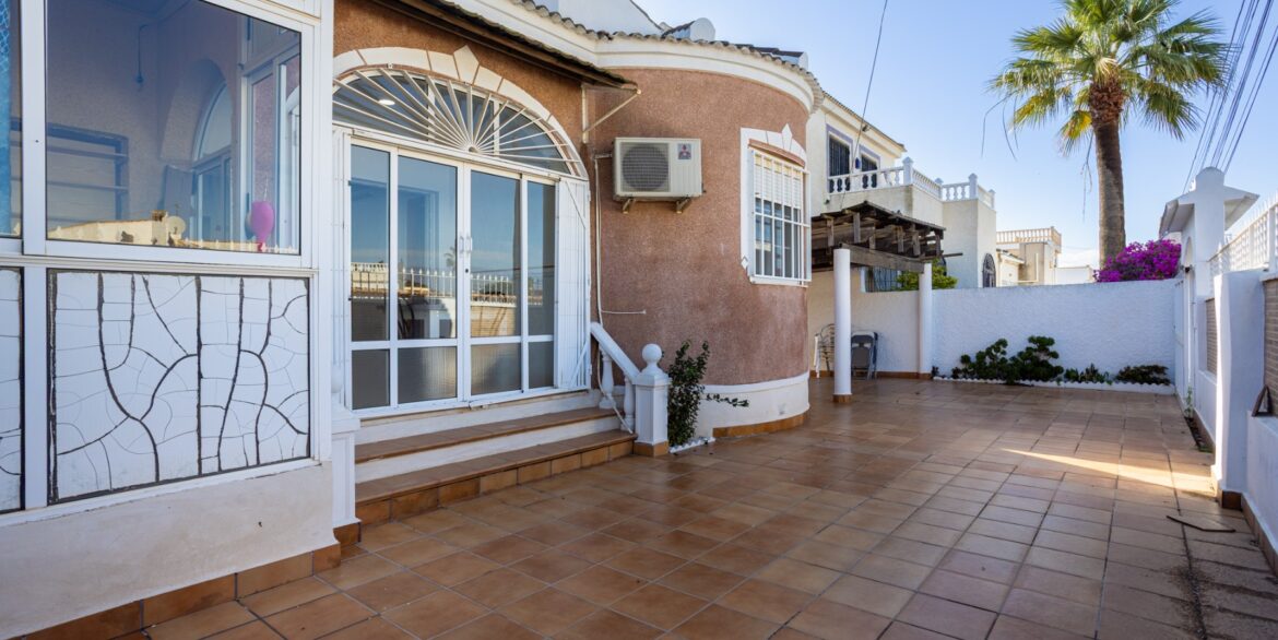 o_1jcr5mqltsas1jh420q2k115e547