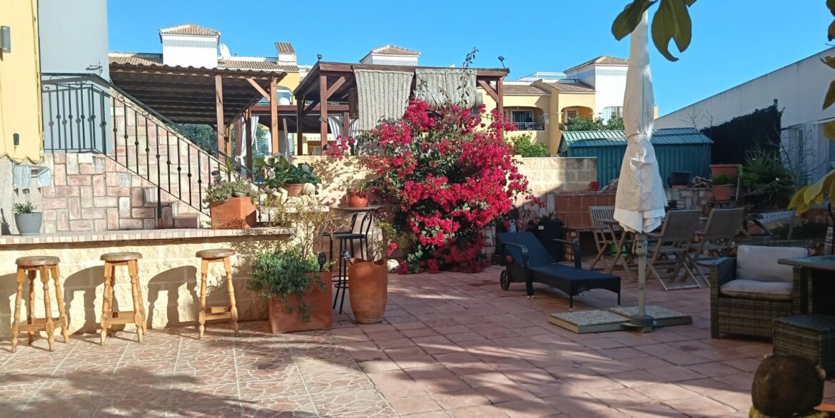 o_1jcrhk15113651s6tumm1cinqvl3b