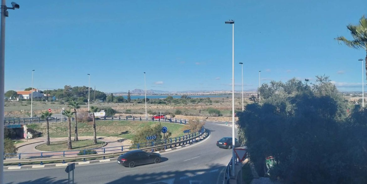 o_1jeopd1971eoq18ogg451uk6tp732