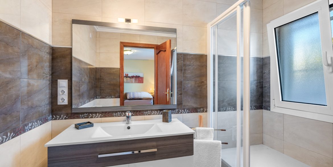 o_1jere9plhif8r1a11a81cje17vt3b