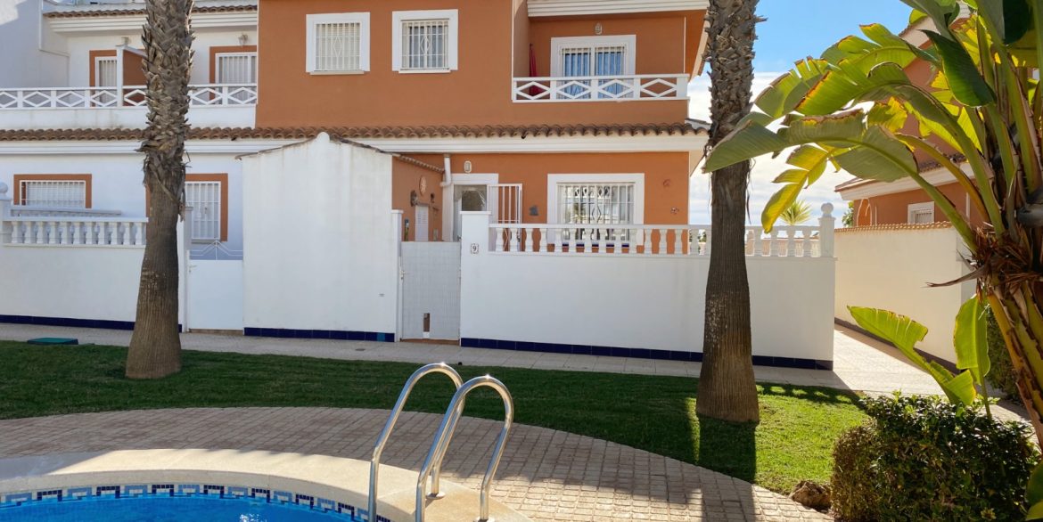 o_1jerelijtu4e1aj4nr11nk410l938