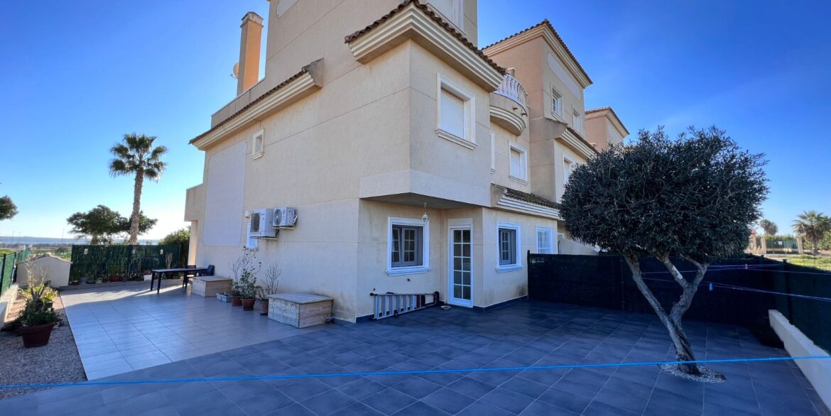 o_1jeu7me5d1o4tp50s4p15jk193s2e