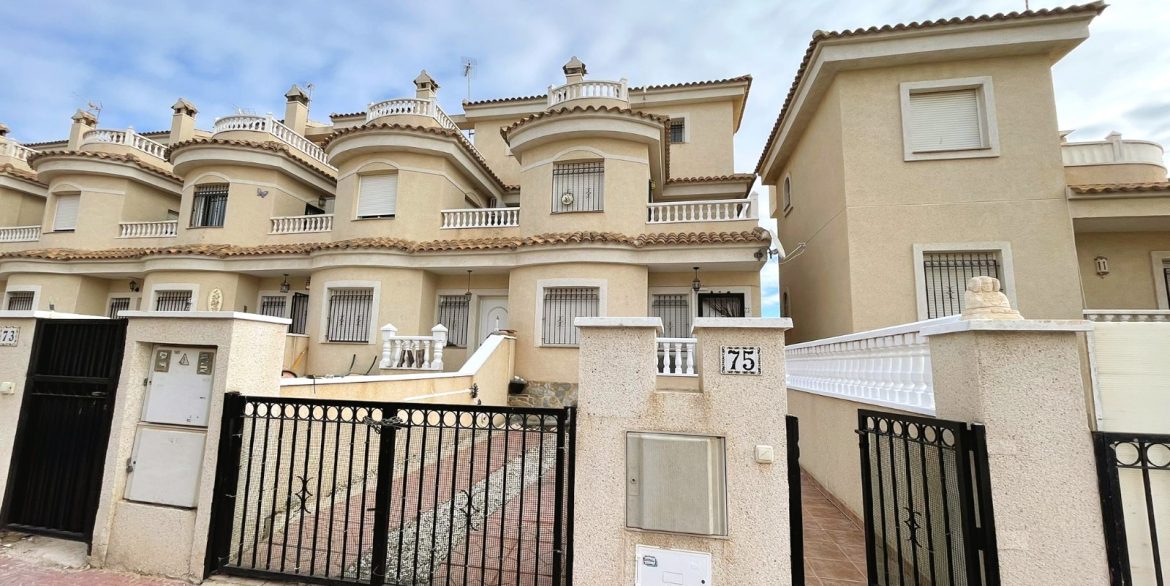 o_1jfaom5rdarn4ko1kc01jahfhi2a