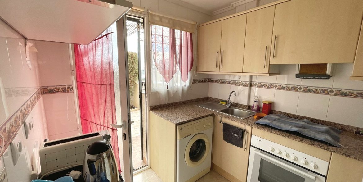 o_1jfaom5rdblipsavvl1vov1kaf2r