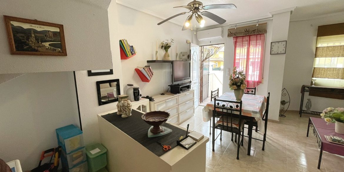 o_1jfaom5rdri4nbh1ol01meqibl2n