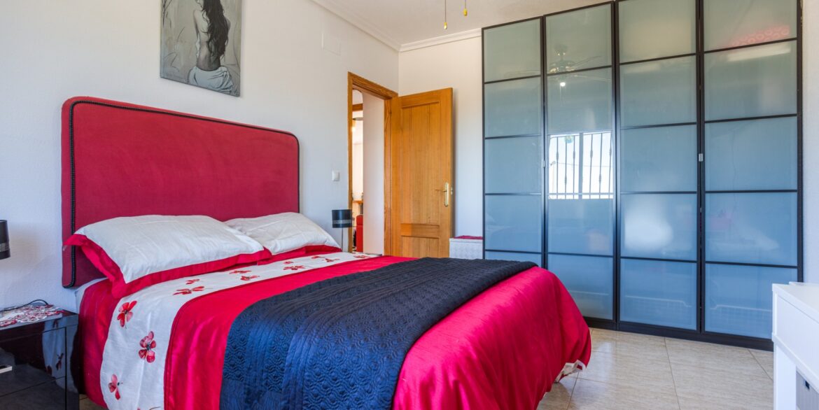 o_1jfaps9dg1h2g1hdv1sf0tis8933e