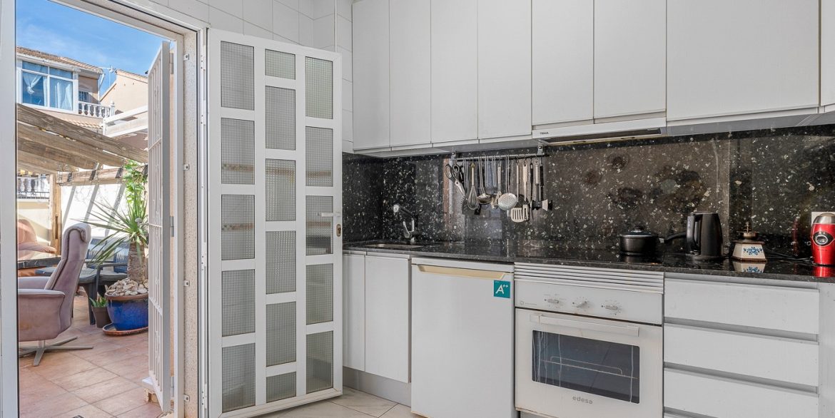 o_1jfjpc9741hfhh8g1ut215121iu530