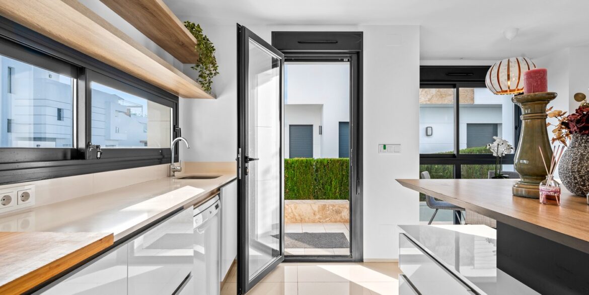 o_1jg70rm49l4sb3q1bgr1a5r6ti35