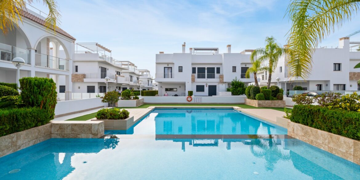 o_1jg70rm4a1ek95llahg1bbncel46