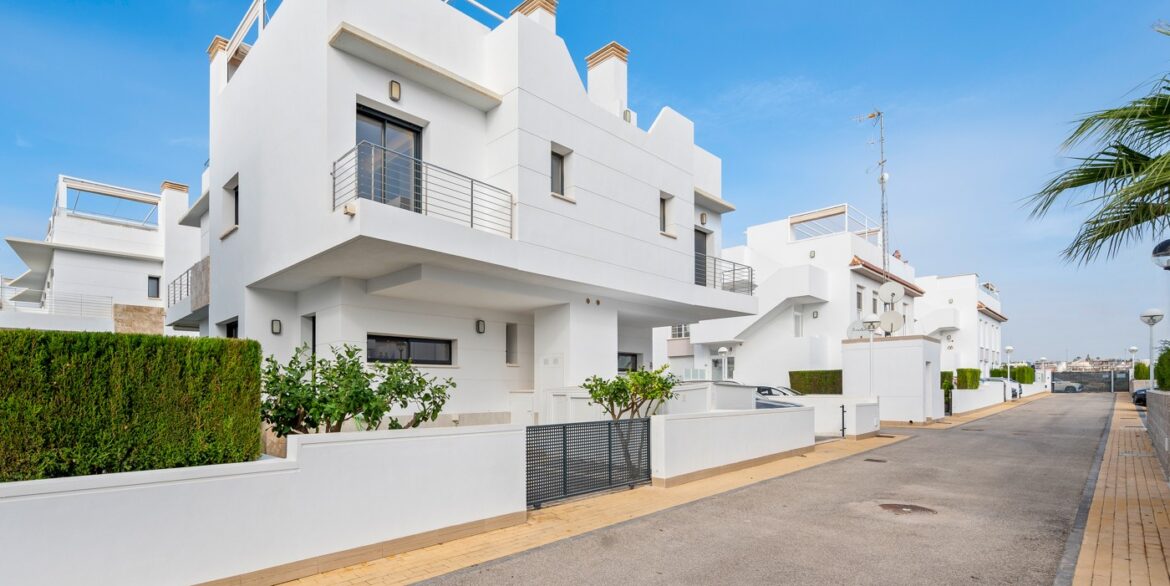 o_1jg70rm4a1qbb1kkq1eguej597m3t