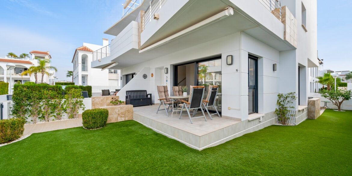 o_1jg70rm4af0v1cgguhbaudb2v3v