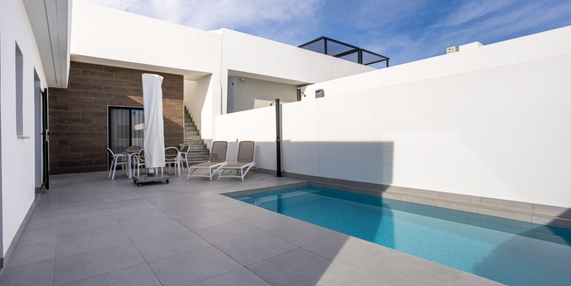 1243692_699d5bfa446b2