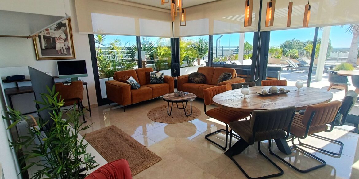 12852_stunning_detached_villa_with_heated_pool_and_large_underbuild_190226155305_2