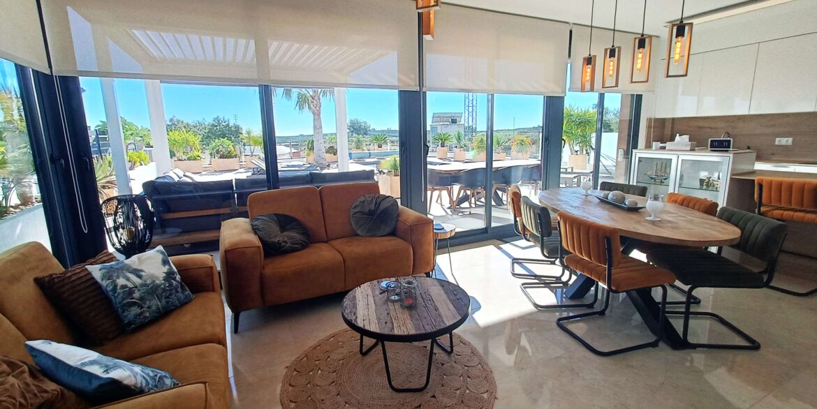 12852_stunning_detached_villa_with_heated_pool_and_large_underbuild_190226155306_3