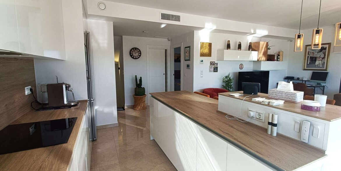 12852_stunning_detached_villa_with_heated_pool_and_large_underbuild_190226155342_10