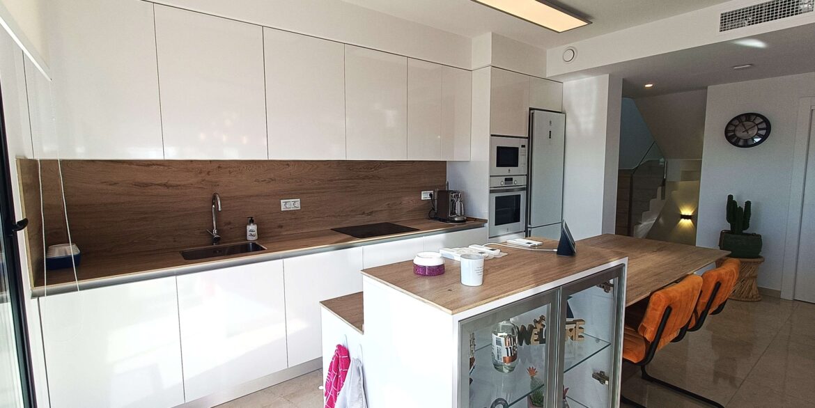 12852_stunning_detached_villa_with_heated_pool_and_large_underbuild_190226155342_9