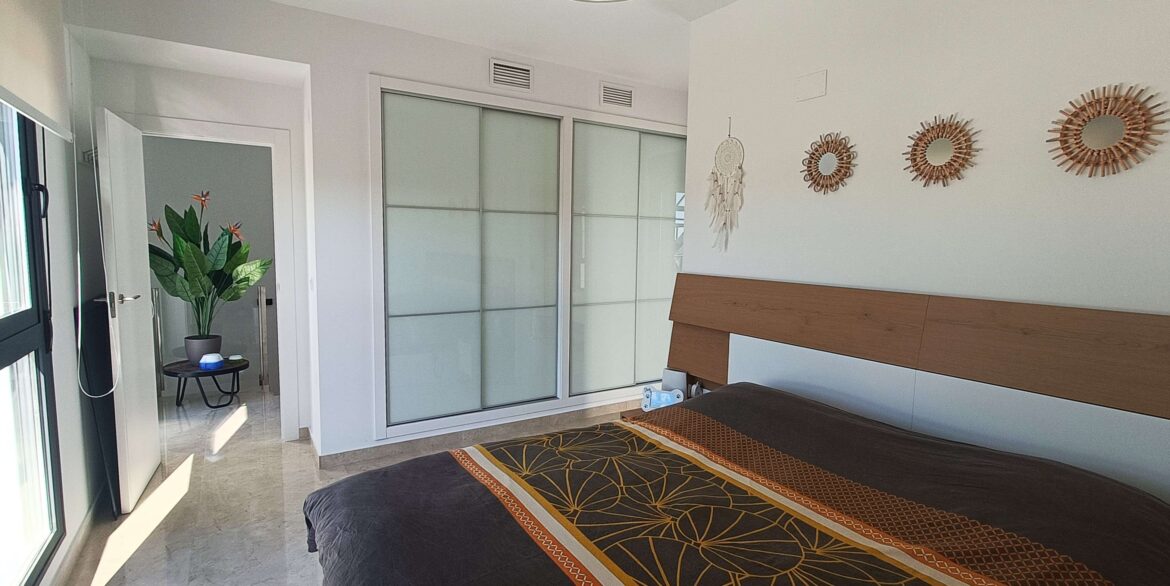 12852_stunning_detached_villa_with_heated_pool_and_large_underbuild_190226155405_18