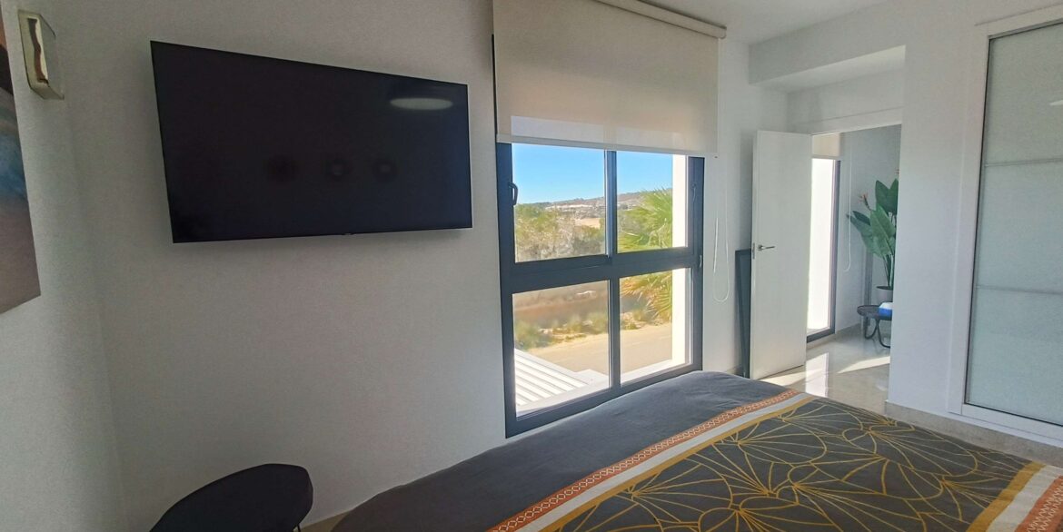 12852_stunning_detached_villa_with_heated_pool_and_large_underbuild_190226155405_19