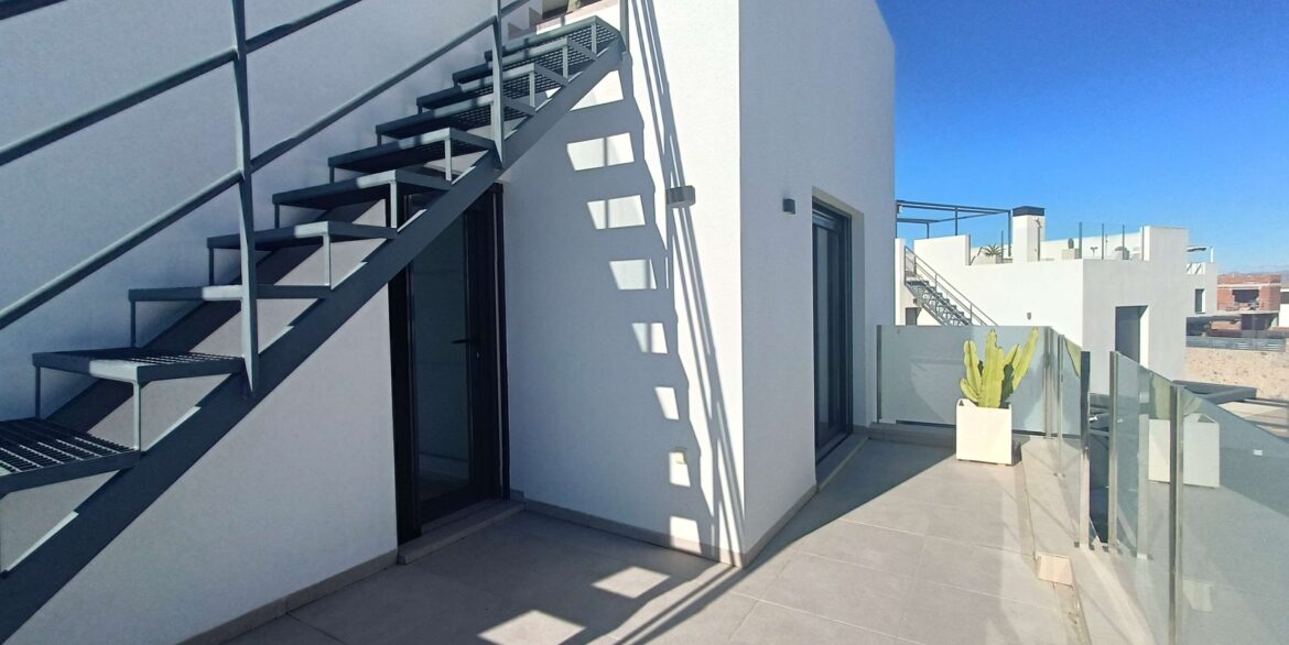 12852_stunning_detached_villa_with_heated_pool_and_large_underbuild_190226155458_28