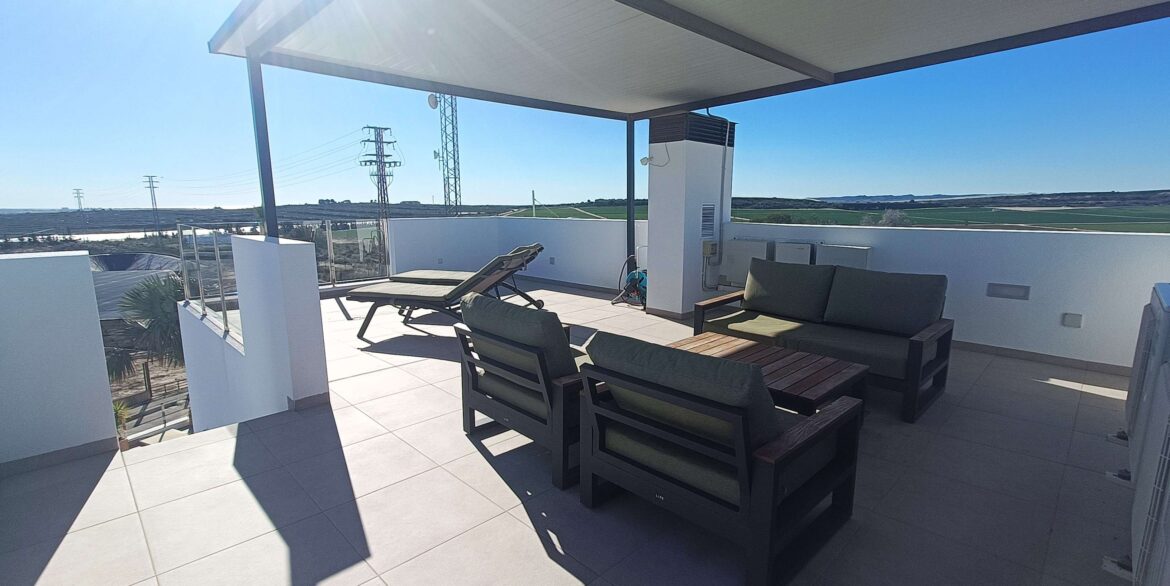 12852_stunning_detached_villa_with_heated_pool_and_large_underbuild_190226155458_29