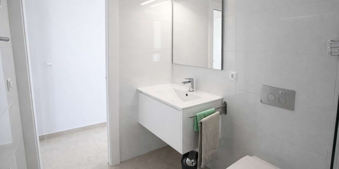 12852_stunning_detached_villa_with_heated_pool_and_large_underbuild_190226155459_31