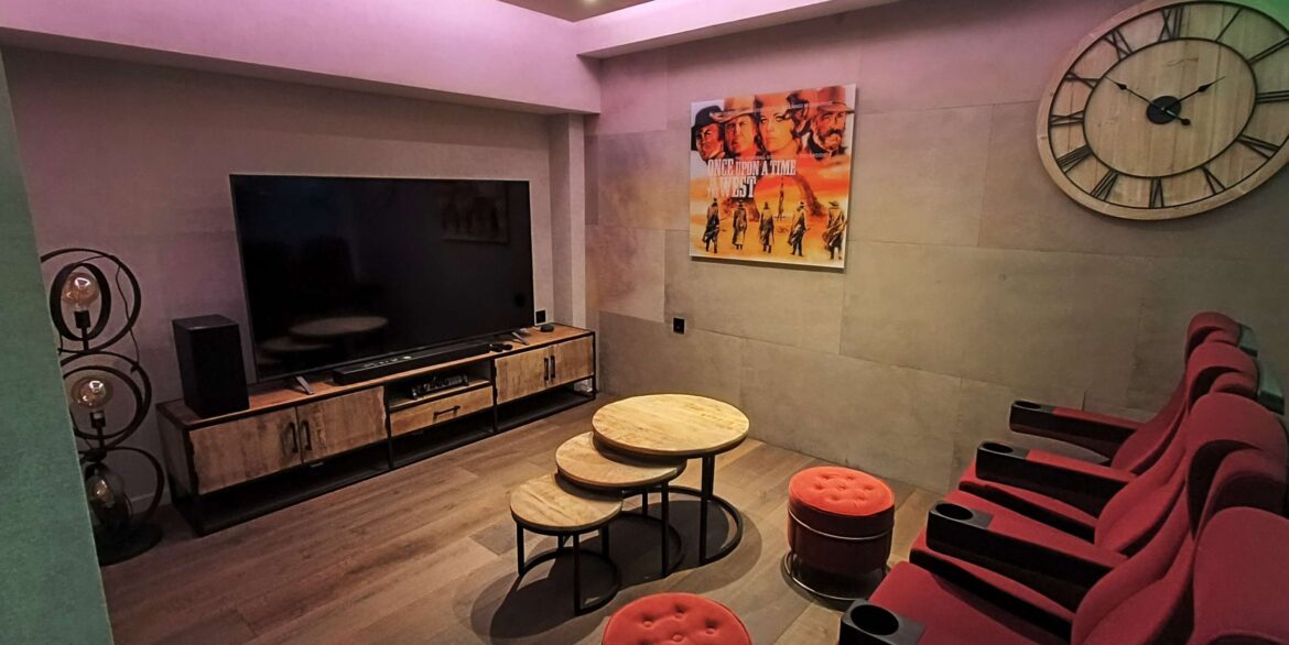 12852_stunning_detached_villa_with_heated_pool_and_large_underbuild_190226155517_35