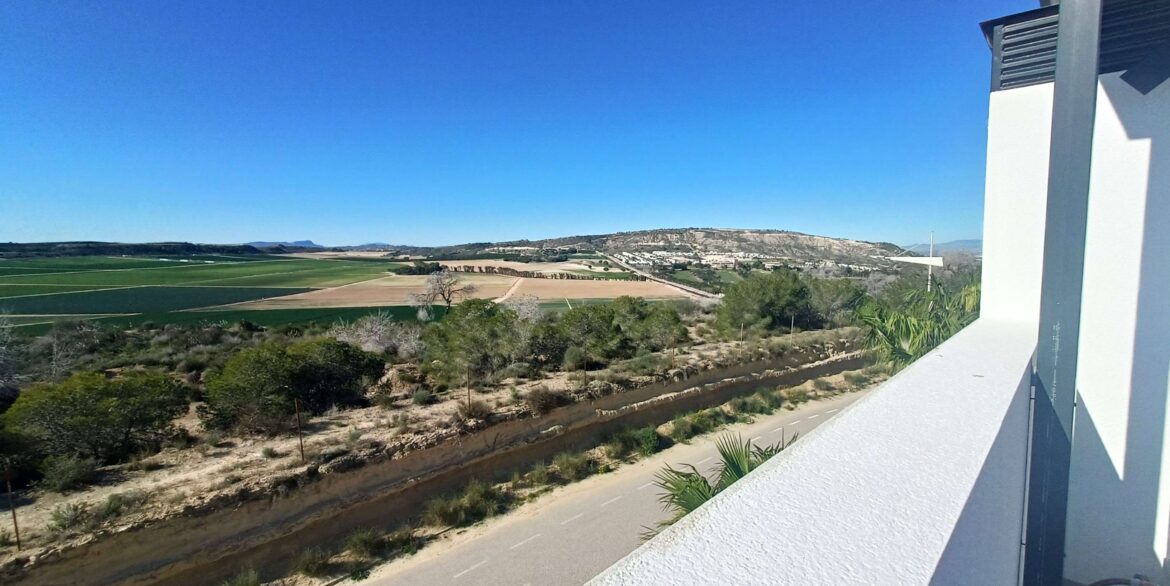 12852_stunning_detached_villa_with_heated_pool_and_large_underbuild_190226155518_33