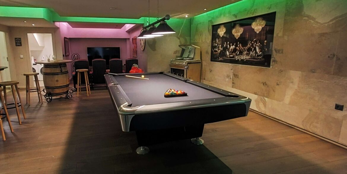 12852_stunning_detached_villa_with_heated_pool_and_large_underbuild_190226155531_42