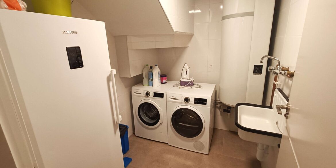 12852_stunning_detached_villa_with_heated_pool_and_large_underbuild_190226155543_51