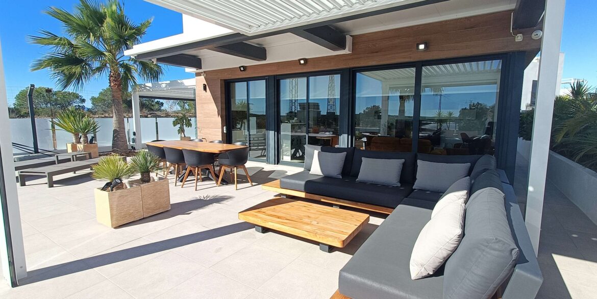 12852_stunning_detached_villa_with_heated_pool_and_large_underbuild_190226155558_54