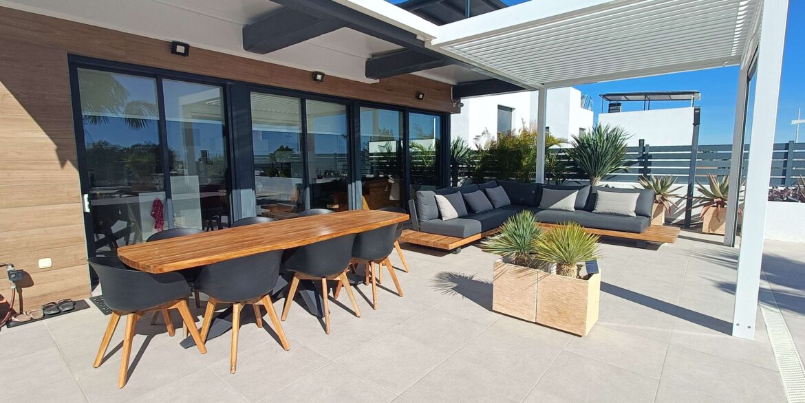 12852_stunning_detached_villa_with_heated_pool_and_large_underbuild_190226155558_57