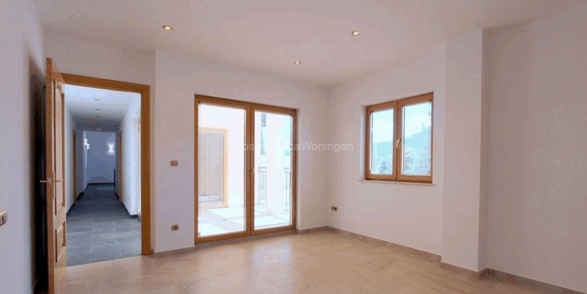 20200929170454000000_16