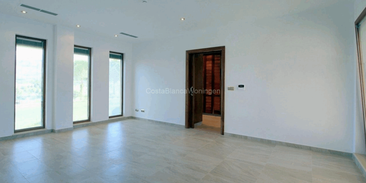 20200929170454000000_18