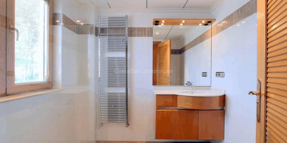 20200929170455000000_19