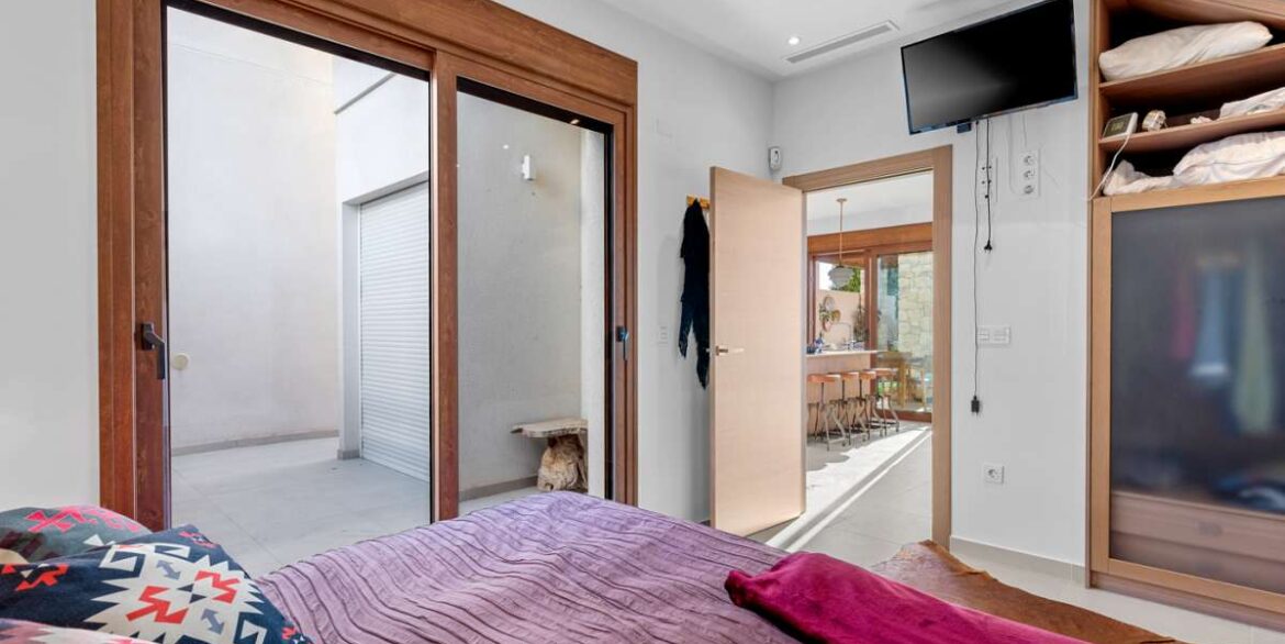 20240123184520000000_WEBSITE-34