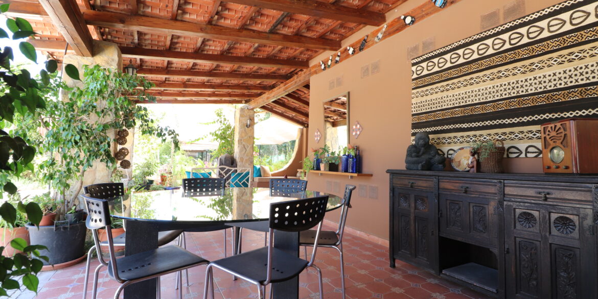 37.5363outsidekitchen1