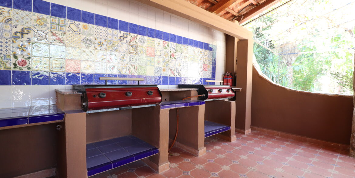 38.5363outsidekitchen2