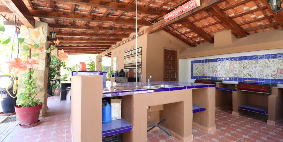 39.5363outsidekitchen3