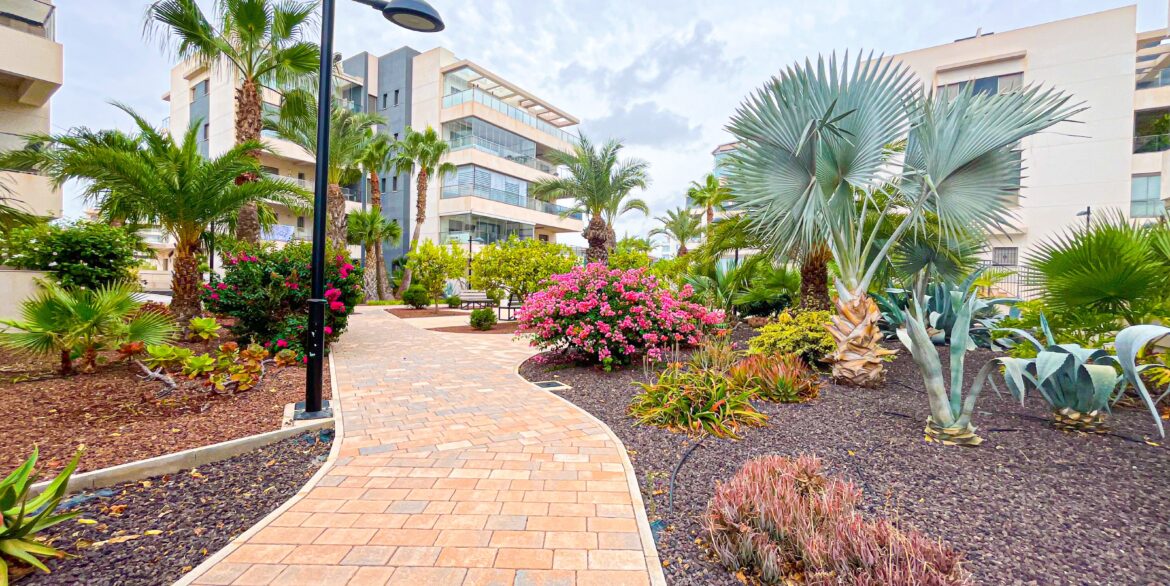 6887a1f2f0b3d_4153_33