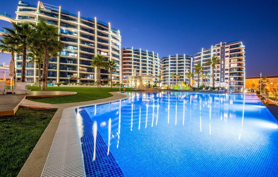 692a1467e2d10_piscina-nocturna