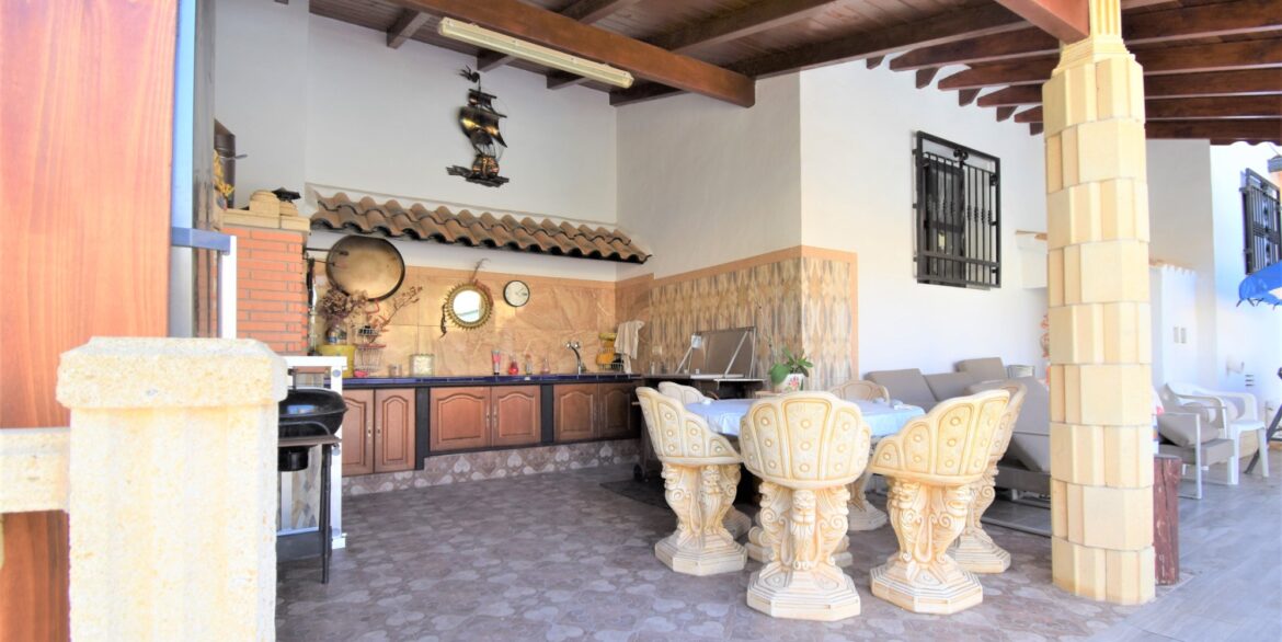 o_1hak32j021b2i1bfteg1c2sil6a3