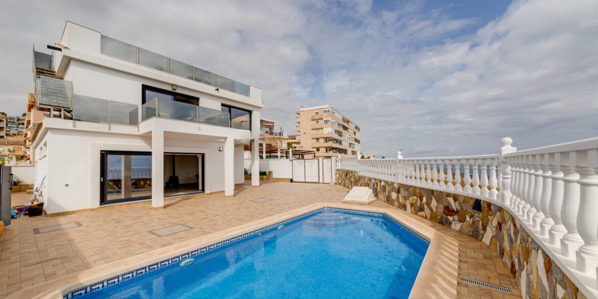 o_1hoc1ovq41oesck517qp1tos8if1s