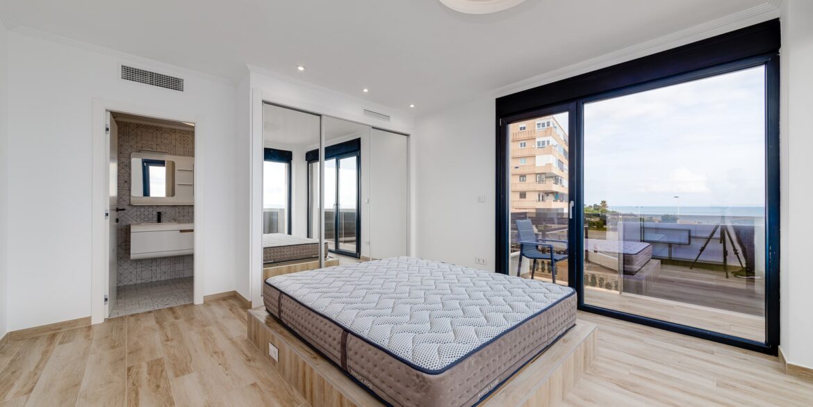 o_1hoc1ovq46r61p081p7a1021gq723