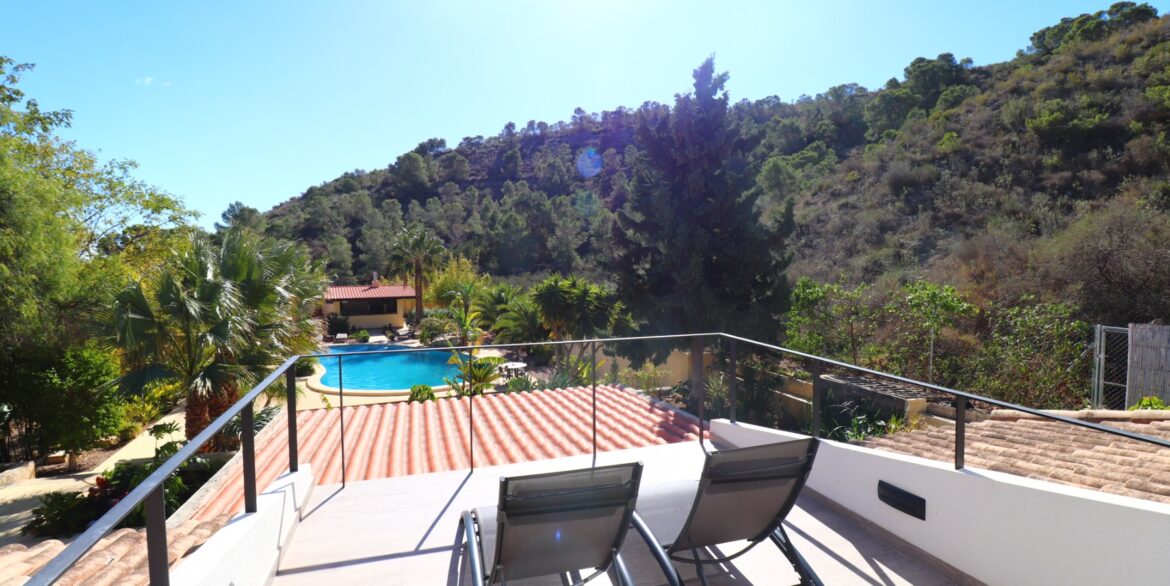 o_1hof02v1v6b616kc138018na1irs3h