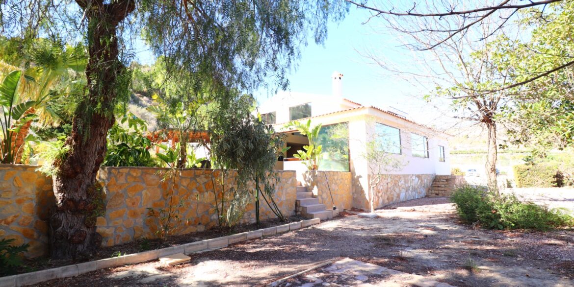 o_1hof02v20bog1buuk7kn9viur3q