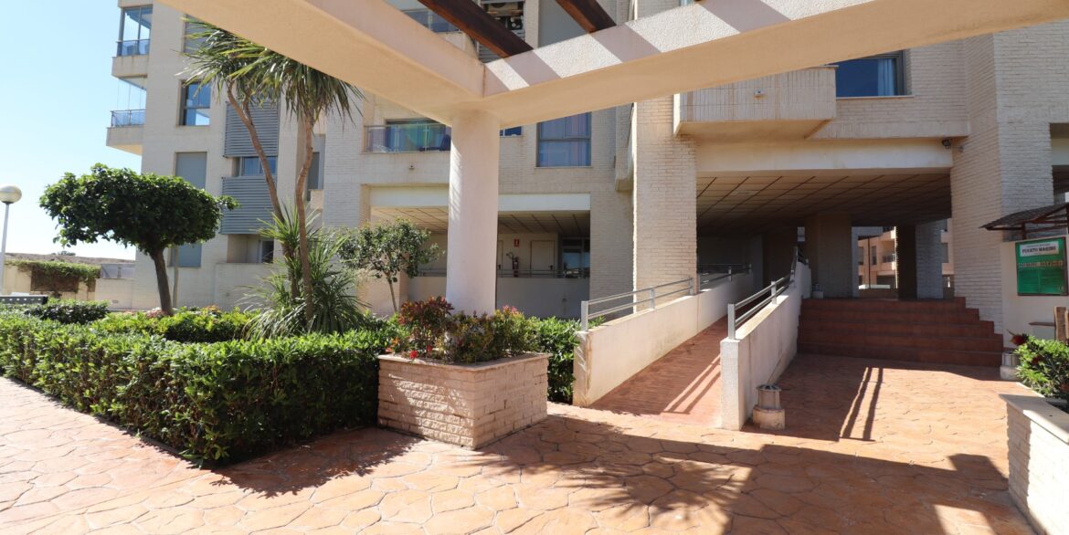 o_1hs7uduuj1a0i1h901c2d38abg33e