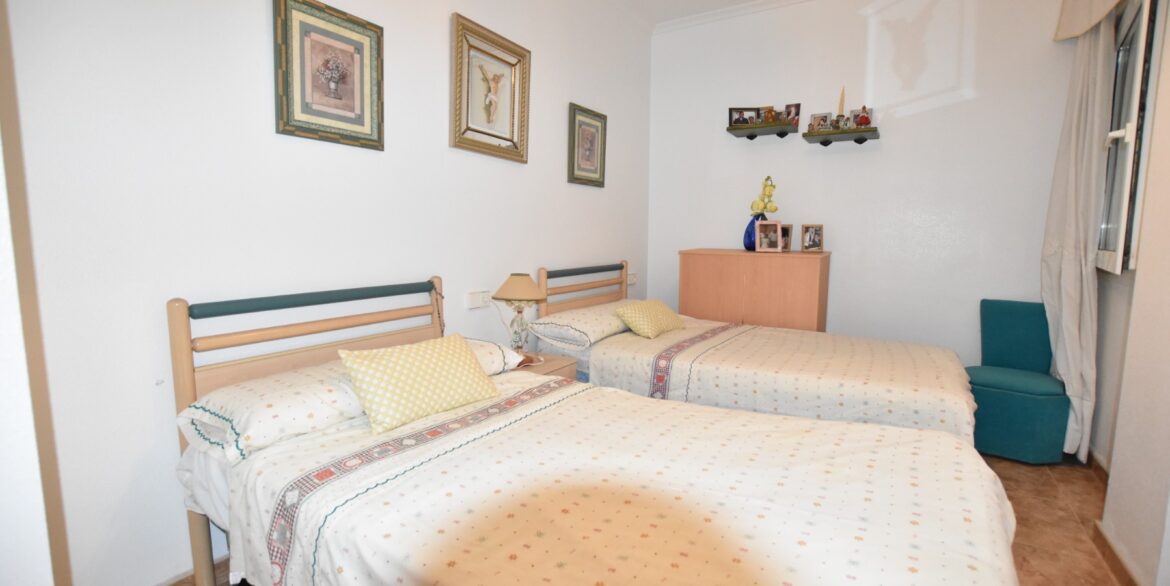 o_1hsa8gq3l13vq1hbn182s406rel3v